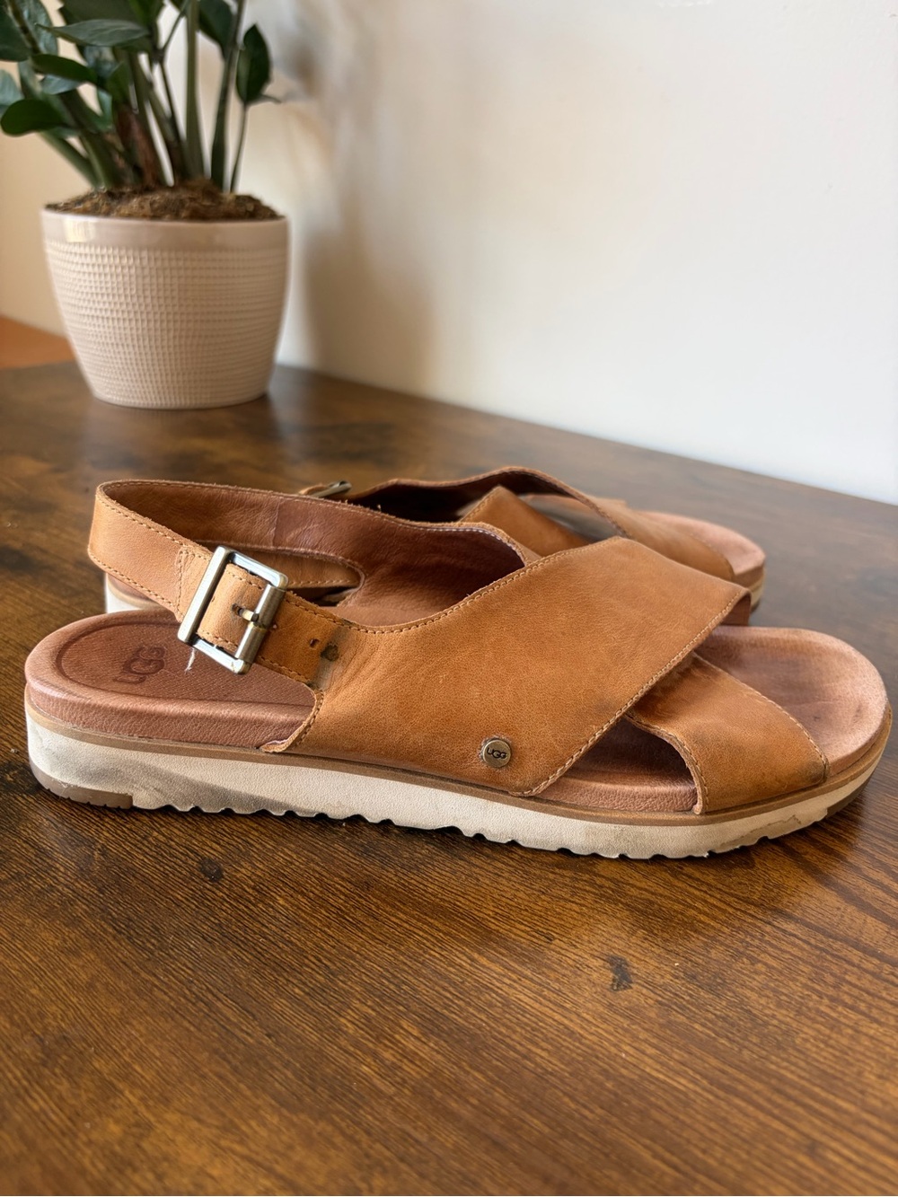 UGG Kamile Tan Leather Cross-Strap Slingback Sandal 8.5